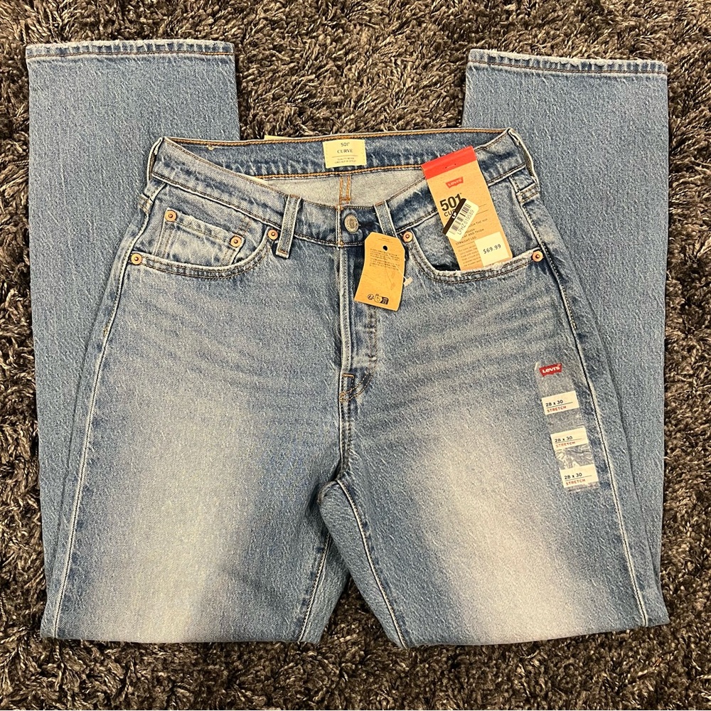 Levi's High Rise Straight Jeans in Light Blue Wash - Picture 2 of 10